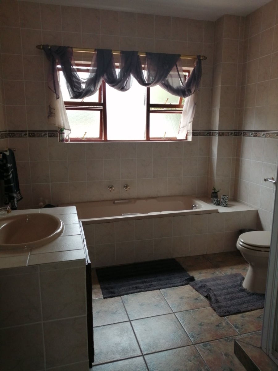 4 Bedroom Property for Sale in Boschenvaal River Front Lodges Free State
